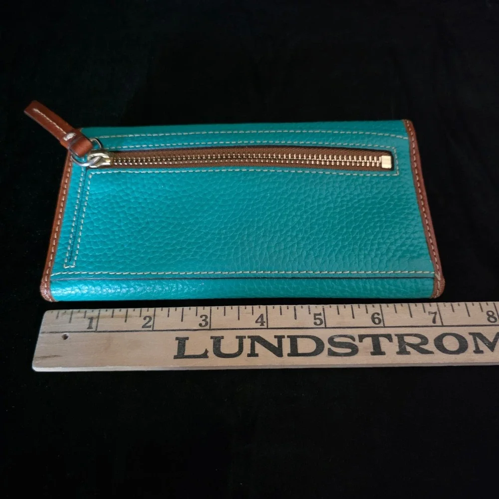 Dooney & Bourke Pebble Grain Leather Continental Clutch Wallet Spearmint NICE